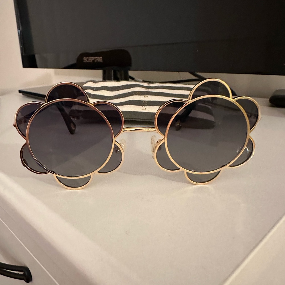 Lele Sadoughi Sunflower Sunglasses